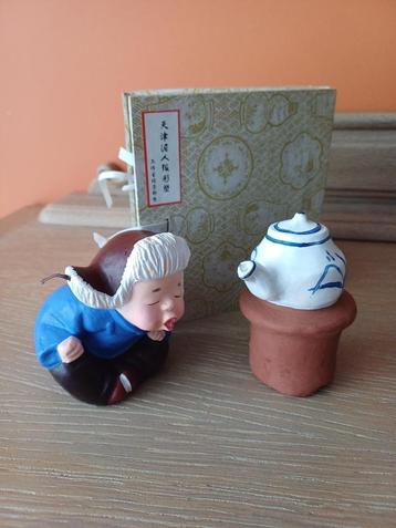 Chinese antieke beeldjes beschikbaar voor biedingen