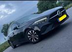 Mercedes-Benz A180 Star Editon automaat 2025 lichte schade, Auto's, Stof, 4 cilinders, Zwart, 5 zetels