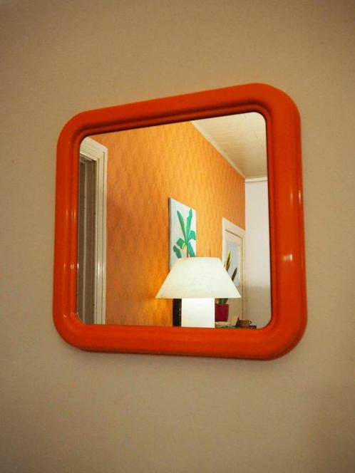 Space Age oranje design spiegel, door Cattaneo, 1970s, Huis en Inrichting, Woonaccessoires | Spiegels, Zo goed als nieuw, Minder dan 50 cm