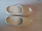 Yeezy slide bone white (R3P) 44.5, Kleding | Heren, Schoenen, Wit, Zo goed als nieuw, Adidas Yeezy, Ophalen