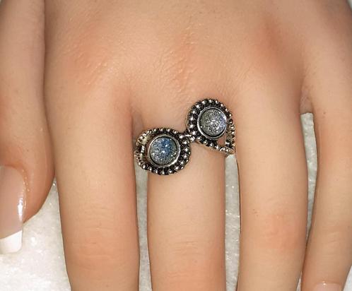 Ring zilver met 2 blauwgrijze stenen, Bijoux, Sacs & Beauté, Bagues, Neuf, Femme, 17 à 18, Argent, Autres matériaux, Envoi