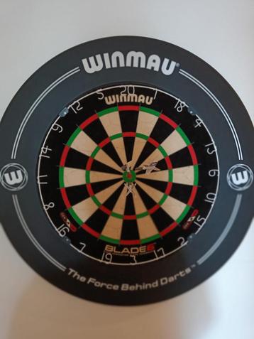 Dartsbord Winmau 6 + pijlen, Enlèvement, Comme neuf