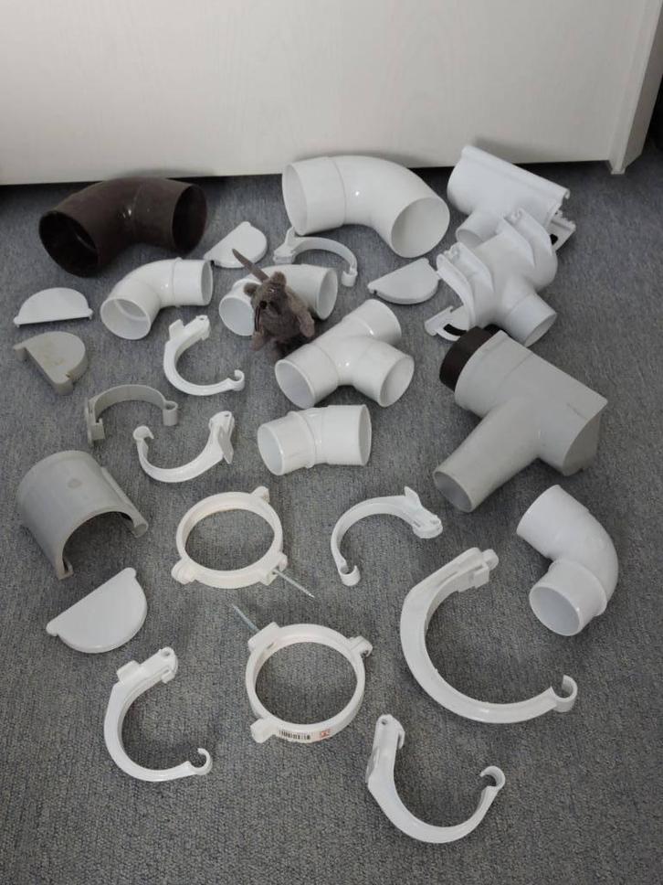 PRIX MINI Lot accessoires gouttière / évacuation d’eau NEUFS, Bricolage & Construction, Tuyaux & Évacuations, Neuf, Autres types