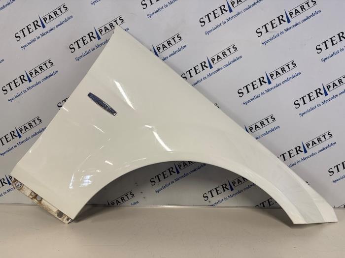 Scherm rechts-voor van een Mercedes C-Klasse, Auto-onderdelen, Carrosserie, Mercedes-Benz, Gebruikt, 3 maanden garantie, Ophalen of Verzenden