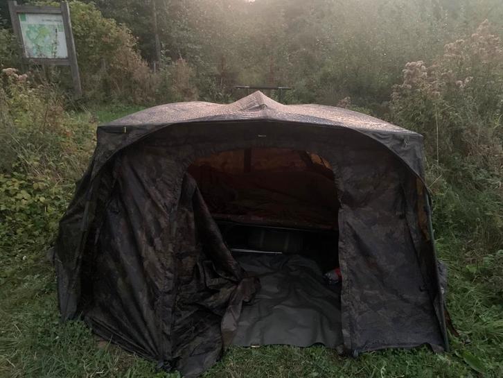 Solar undercover brollysysteem camo, Watersport en Boten, Hengelsport | Karpervissen, Gebruikt, Complete set, Ophalen