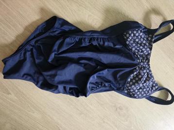 Zwangerschapsbadpak beschikbaar voor biedingen