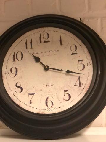 Horloge beschikbaar voor biedingen