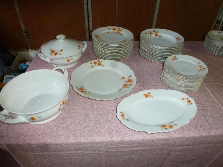 service de table en porcelaine (12 pers), Antiquités & Art, Antiquités | Services (vaisselle) complet, Enlèvement