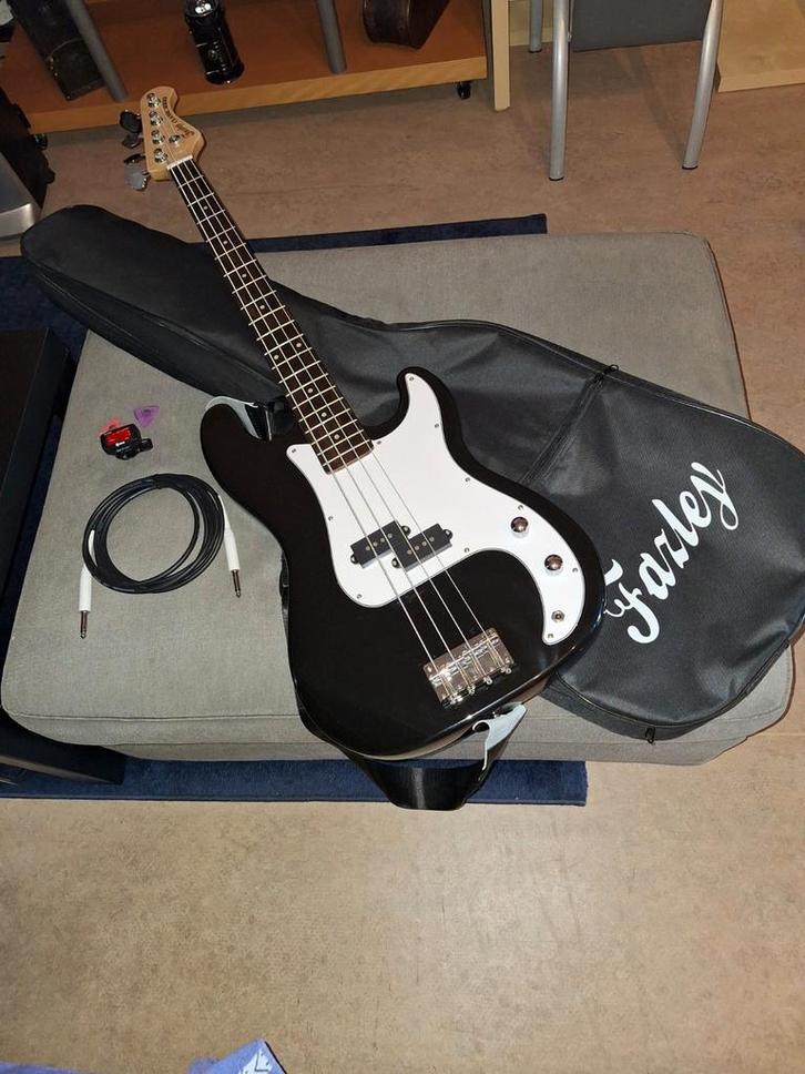 Basgitaar Fazley Classic Series FPB118 Black, Muziek en Instrumenten, Snaarinstrumenten | Gitaren | Bas, Nieuw, Ophalen