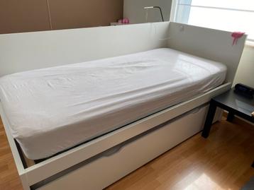 Lit avec sommier à lattes amovible pour 2ème matelas, Comme neuf, Deux personnes, Enlèvement, 80 cm