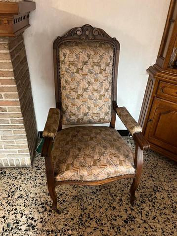 Vintage zetel beschikbaar voor biedingen