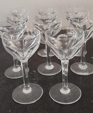 glas op voet Val St Lambert , 11 stuks beschikbaar voor biedingen