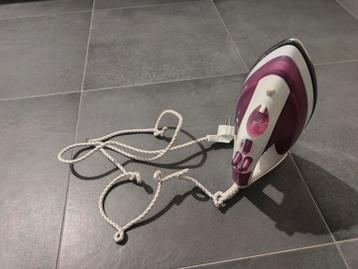 Strijkijzer snoer beschadigd maar werkt nog beschikbaar voor biedingen