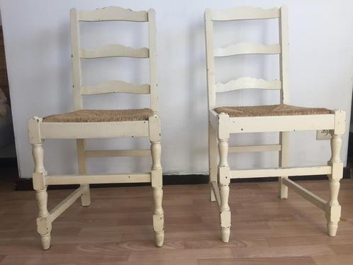Paar vintage brutalistische stoelen wit gepatineerd rietje, Huis en Inrichting, Stoelen, Zo goed als nieuw, Twee, Hout, Wit, Ophalen