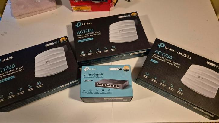 TP-Link 3xEAP245 AP en 1xTL-SG108E Switch, Computers en Software, Netwerk switches, Ophalen of Verzenden