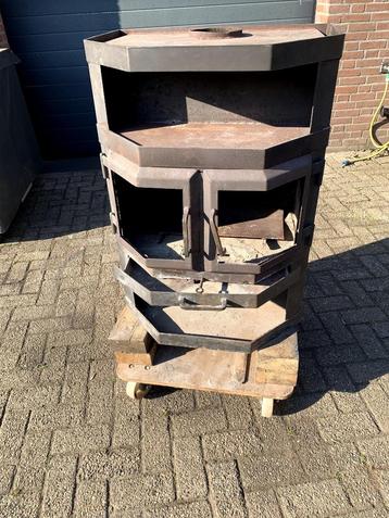 Houtkachel voor onder een overkapping beschikbaar voor biedingen