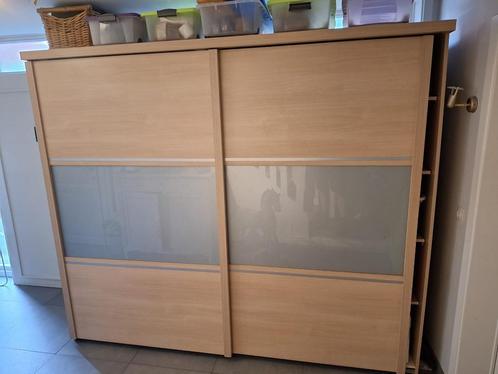 Slaapkamerkast met prachtige schuifdeuren., Huis en Inrichting, Kasten | Kleerkasten, Gebruikt, Met deur(en), Met plank(en), Met hangruimte