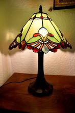 Lampe , inspiration Tiffany, Gebruikt, 50 tot 75 cm, Art nouveau, Glas