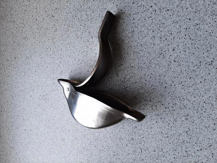 Metalen citruspers/lookpers in vogelbekvorm, Huis en Inrichting, Keuken | Keukenbenodigdheden, Zo goed als nieuw, Ophalen of Verzenden