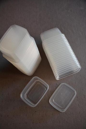 Plastic potjes (knutselen) beschikbaar voor biedingen
