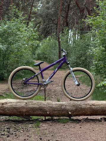 Commencal ABSOLUT (new: tires, grips) Dirt Jump, Enlèvement ou Envoi, Comme neuf, Aluminium, Commercal