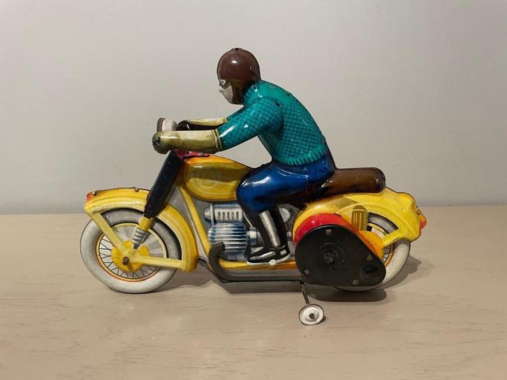 Sovjet-blikken speelgoedmotor uit de Koude Oorlog, Antiek en Kunst, Antiek | Speelgoed, Ophalen of Verzenden