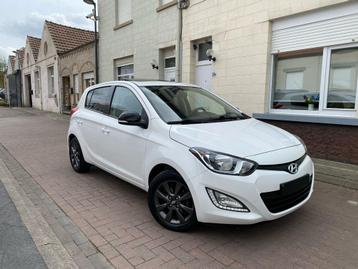 Hyundai i20 /1.2i Benzine/2014 /111000.km/Open Dak/Airco/ beschikbaar voor biedingen