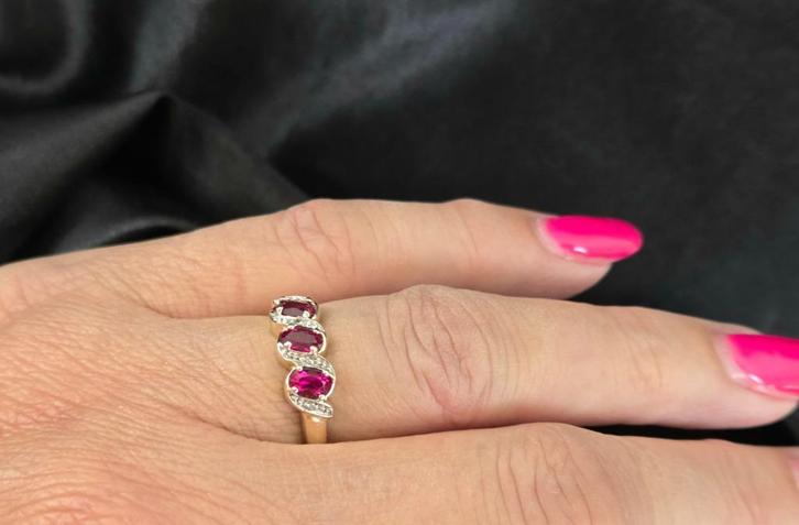 Gouden Vintage ring edelsteen robijn en diamant. 2025/635, Handtassen en Accessoires, Ringen, Zo goed als nieuw, Dame, 17 tot 18