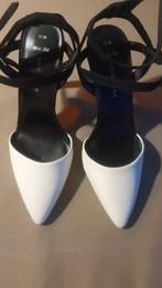 Escarpins blanc/noir à talons hauts, Vêtements | Femmes, Chaussures, New Look, Blanc, Escarpins