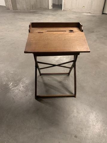 Klein schoolbureau antiek beschikbaar voor biedingen