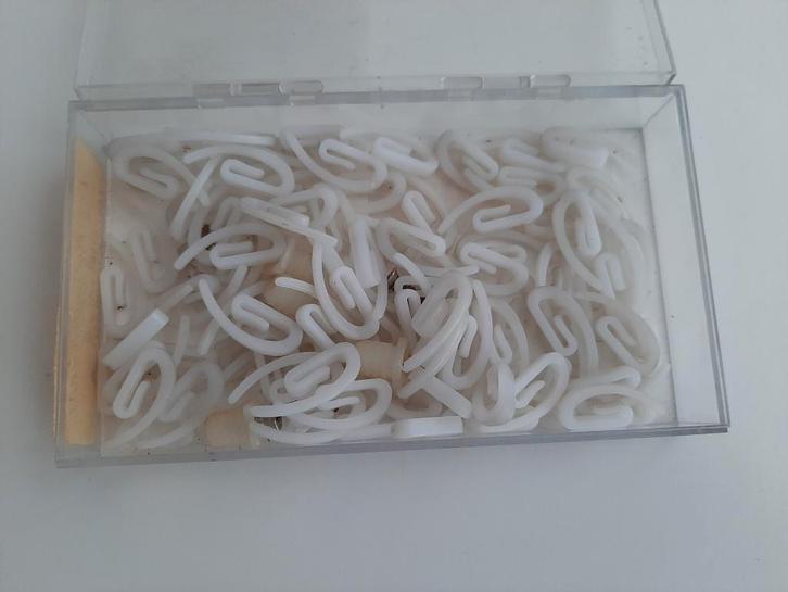 gordijnhaken,stops en gordijn runners, Huis en Inrichting, Stoffering | Gordijnen en Lamellen, Gebruikt, Wit, Crème, Ophalen of Verzenden