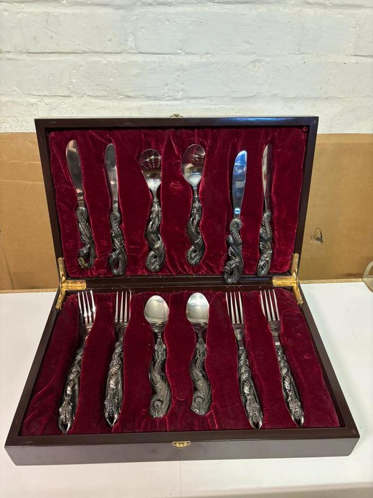 Coffret de couverts Alchemy Gothic Wyverex Dragon Canteen, Antiek en Kunst, Antiek | Bestek, Ophalen of Verzenden