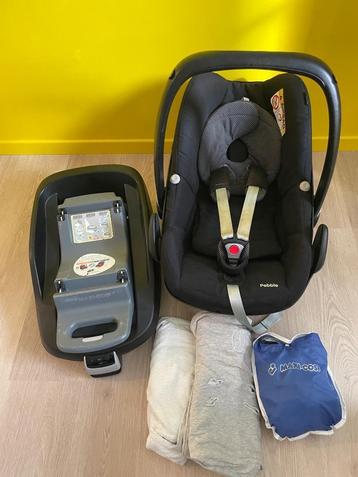 Maxicosi Pebble en Family fix base beschikbaar voor biedingen