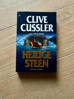 Clive Cussler - Heilige steen, Livres, Thrillers, Comme neuf, Enlèvement ou Envoi