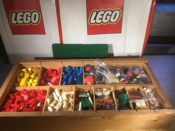 Houten kist met vintage Lego