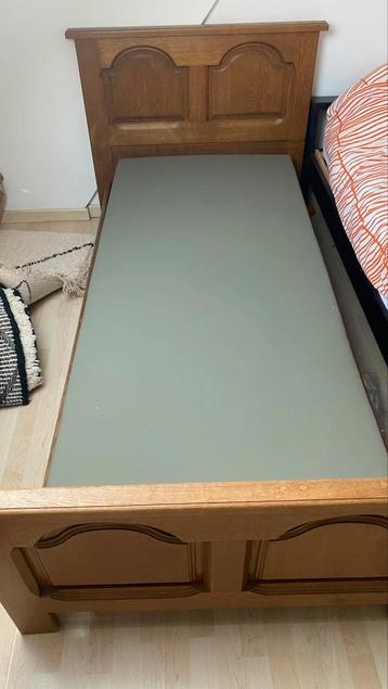 Houten eenpersoonsbed 90x200 beschikbaar voor biedingen