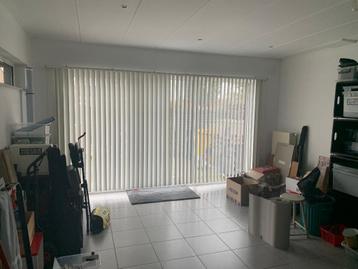 Verticale lamellen wit 2m x 2m x 2,10m beschikbaar voor biedingen