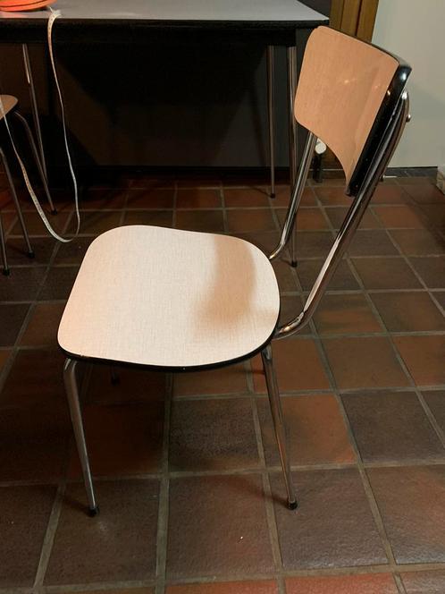 2 keuken stoelen vroege jaren ‘60 -ophalen in BALEN, Huis en Inrichting, Stoelen, Hout, Ophalen