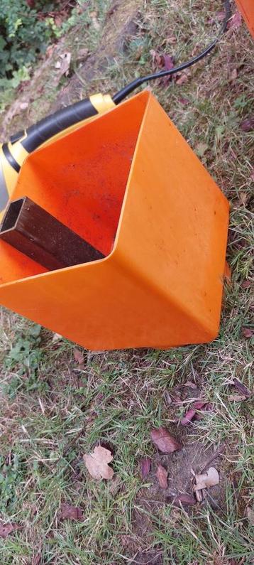 Bloempot in vintagestijl beschikbaar voor biedingen