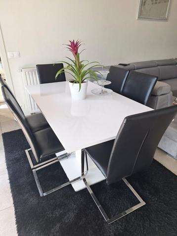 Eettafel 6 stoelen beschikbaar voor biedingen