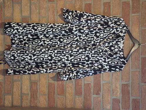 Lichte jurk met lange mouwen, Kleding | Dames, Jurken, Zo goed als nieuw, Maat 46/48 (XL) of groter, Zwart, Knielengte, Ophalen of Verzenden