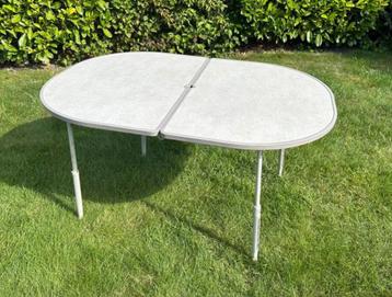 Plooibare tafel beschikbaar voor biedingen