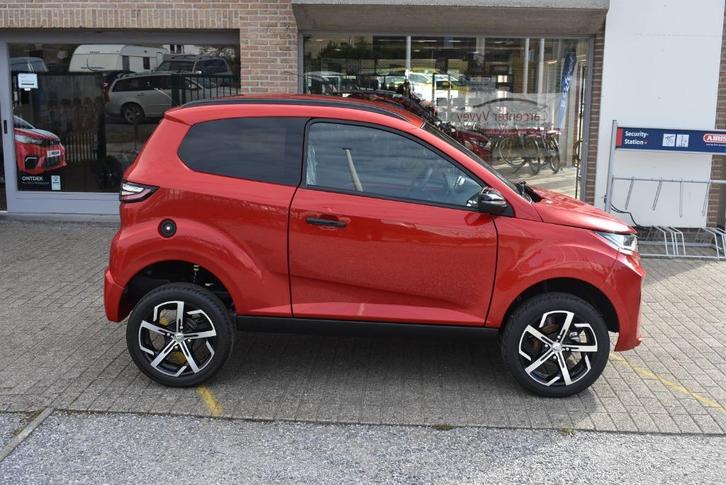 Aixam Crossover Nieuw, uit voorraad leverbaar, Auto's, Aixam, Bedrijf, Te koop, Diesel, Automaat, Rood, Kunstmatig leder, Voorwielaandrijving