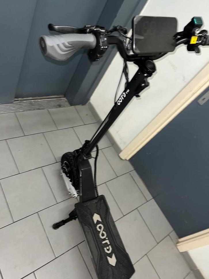 Trottinette électrique T10 60Km d’autonomie, Fietsen en Brommers, Steps, Zo goed als nieuw, Ophalen