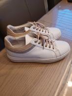 Witte sneakers met oudroze details Rtb, communieschoenen, Ophalen, Zo goed als nieuw