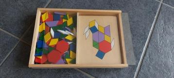 Educatieve houten puzzel geometrische figuren disponible aux enchères