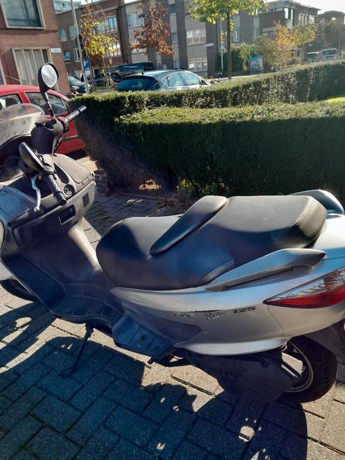 Suzuki 125cc, lichte carrosserie werk aan meganisch goede st, Motos, Motos | Suzuki, Particulier, Scooter, jusqu'à 11 kW, 1 cylindre