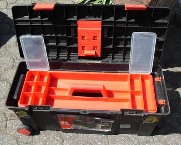 Gereedschap koffer op wieltjes en handvat beschikbaar voor biedingen