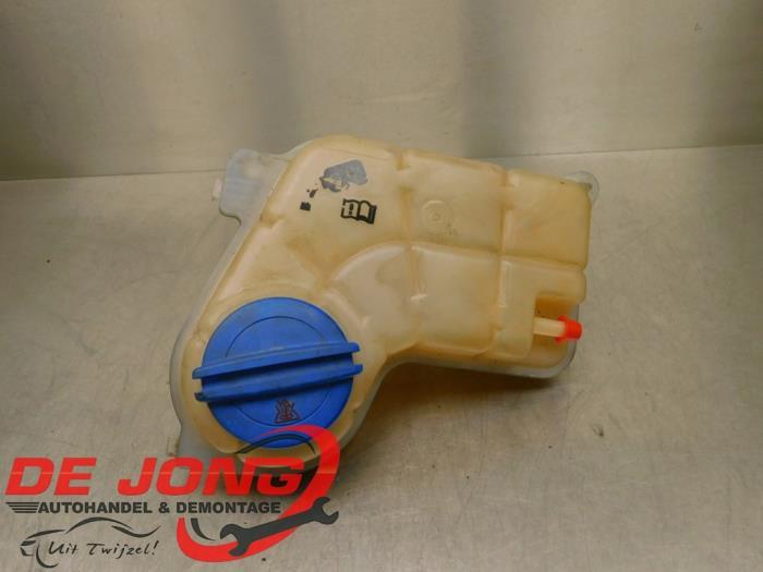 Réservoir d'expansion d'un Audi A4, Autos : Pièces & Accessoires, Autres pièces automobiles, Audi, Utilisé, 3 mois de garantie
