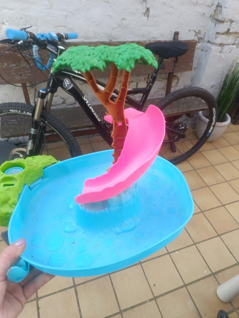 Zwembad voor baby barbie, Enlèvement